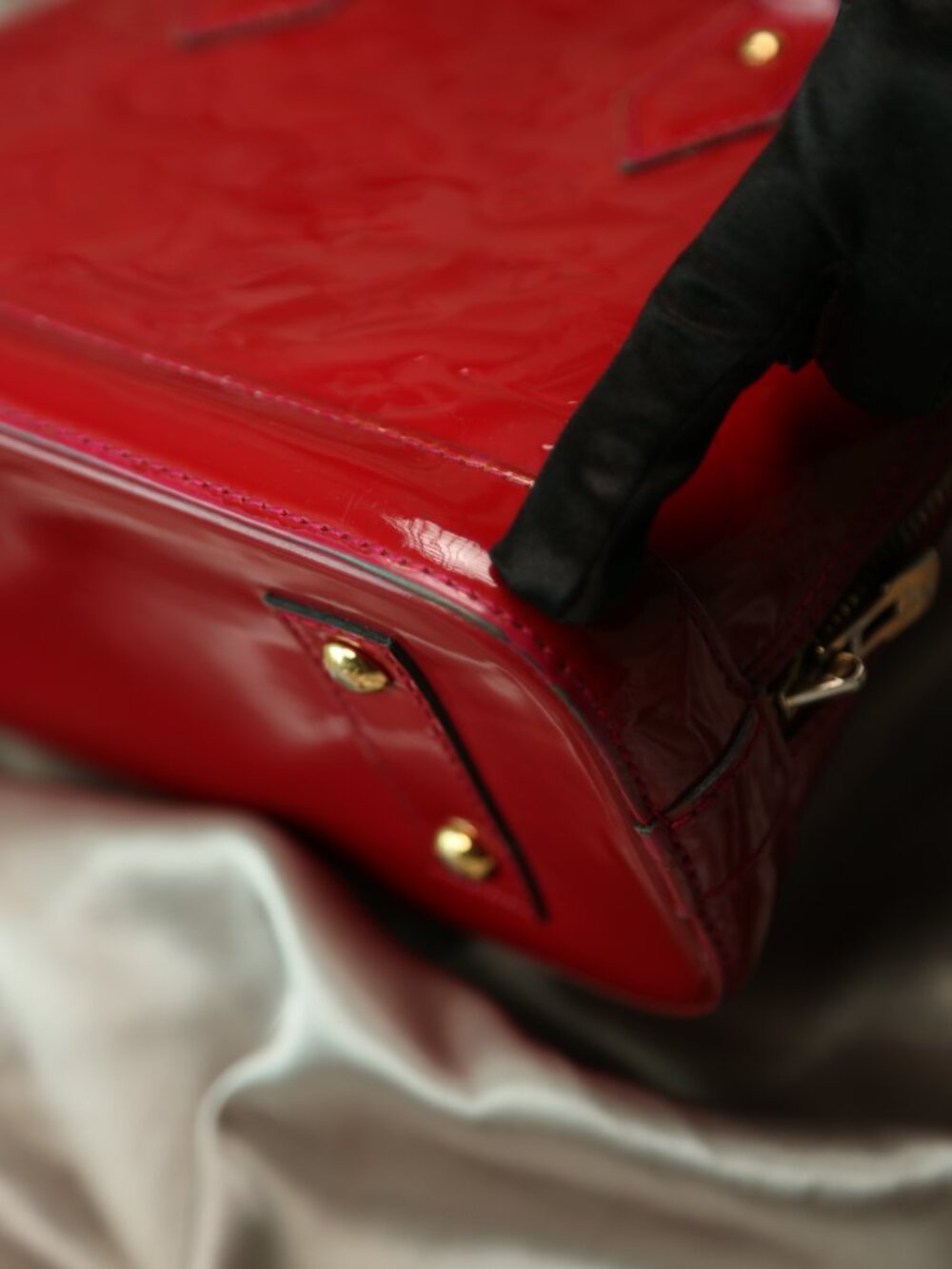 LOUIS VUITTON Alma BB Handbag - Picture 5 of 16